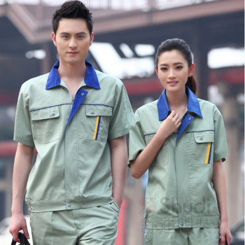 现货工作服和定做工作服的对比_舒迪服装